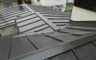 雨漏りするトタン屋根の葺き替え、磯子区の工事例